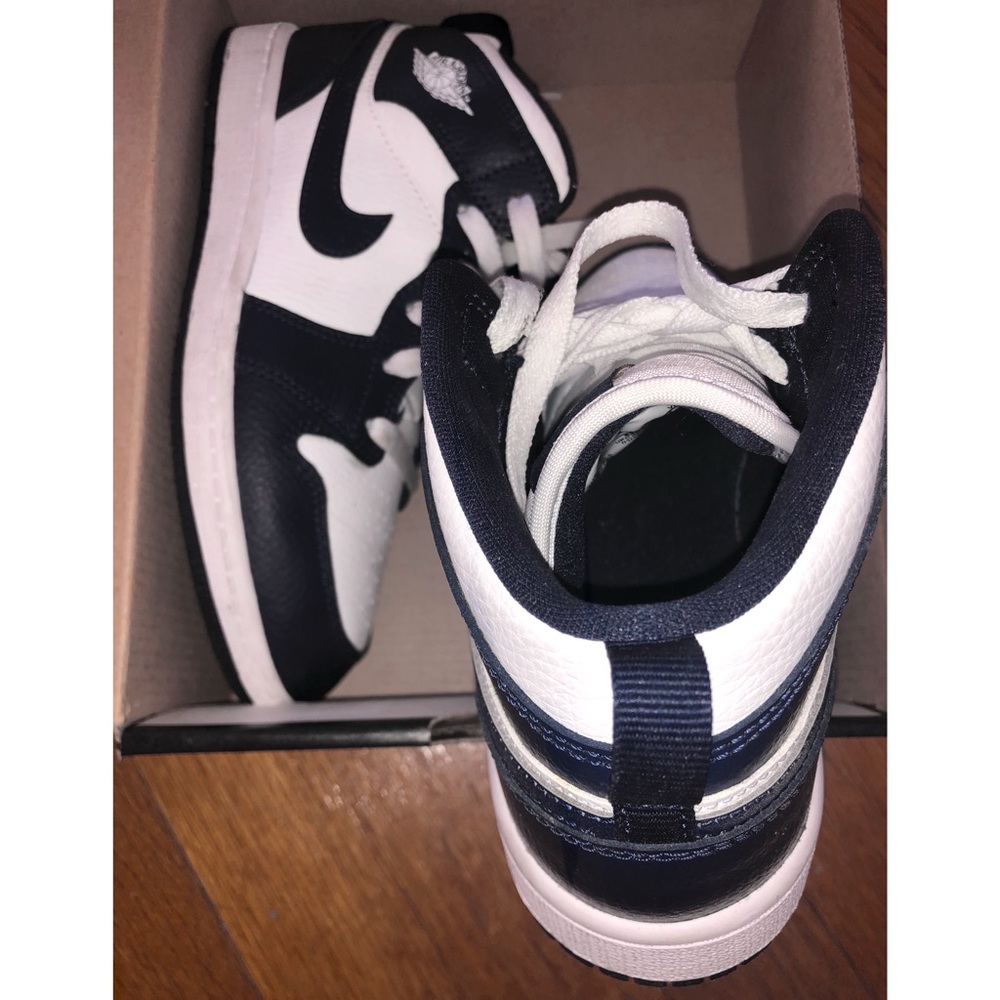 Jordan one kids size 3 condition great price